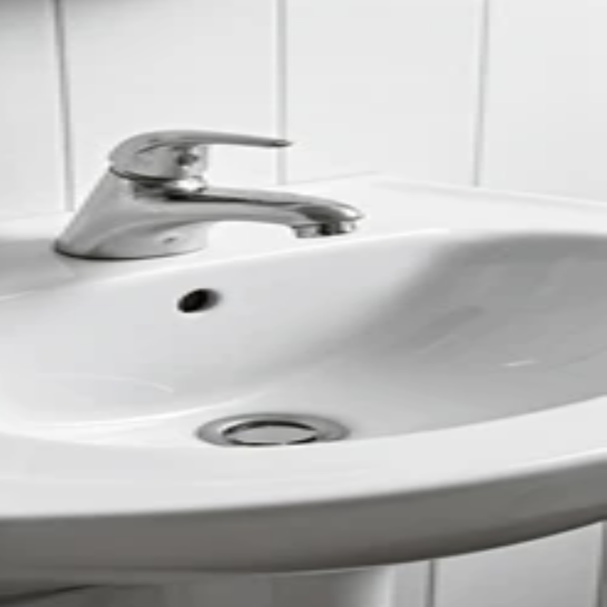 "After photo of a sparkling clean white porcelain bathroom sink after a professional move in-move out in portland and deep cleaning service by Mrs. Cruz House Cleaning."